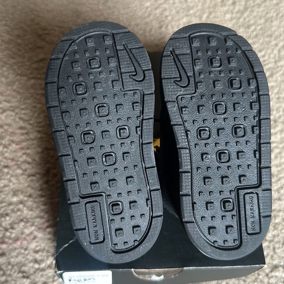 Nike Black Rugged Outdoor Boots - Picture 6 of 7